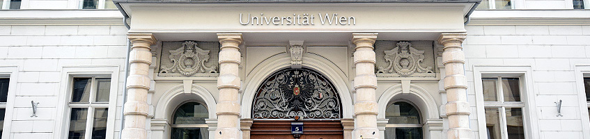 Eingangstorbogen des Fakultätsgebäudes in der Liebiggasse